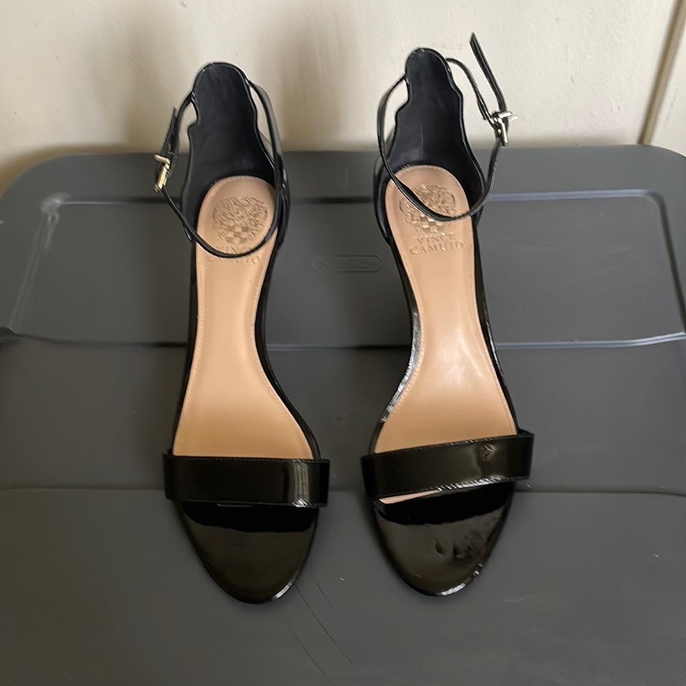 Women’s Vince Camuto sandals size 10 patent black leather kitten heel